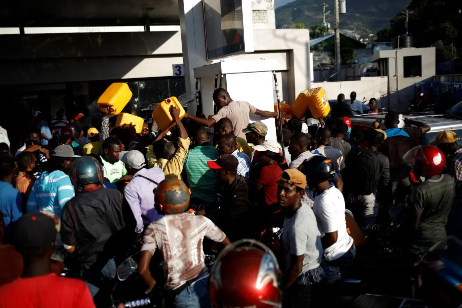 Reprise de la distribution du carburant: des citoyens redoutent la pagaille